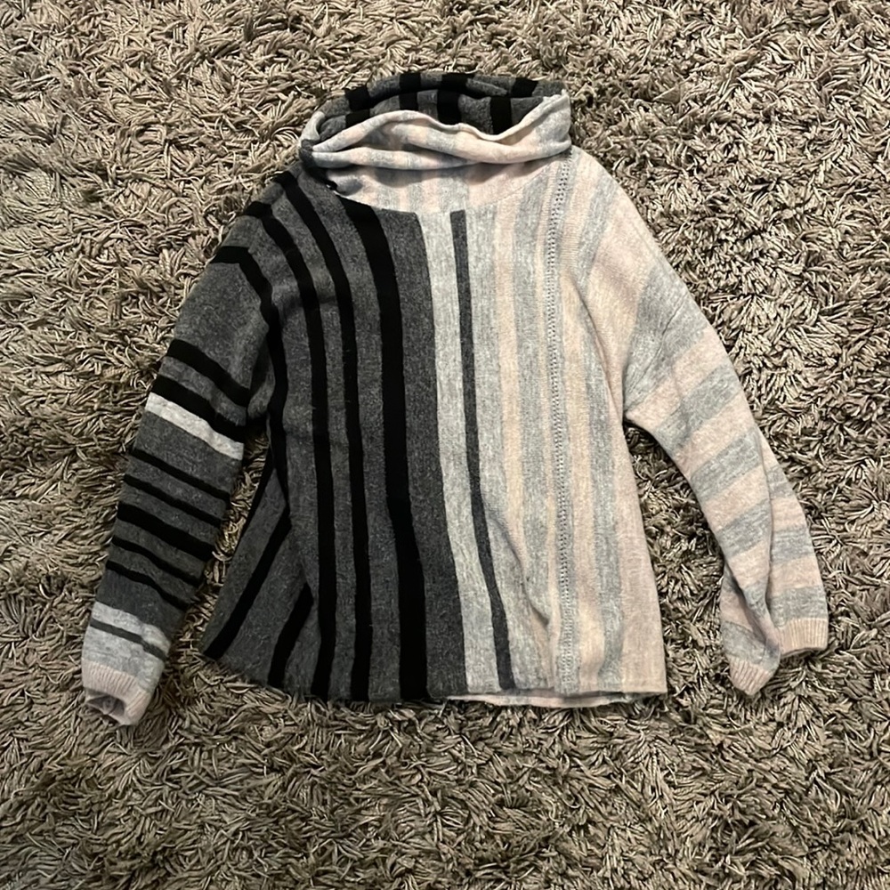 Sioni Studio Sweater